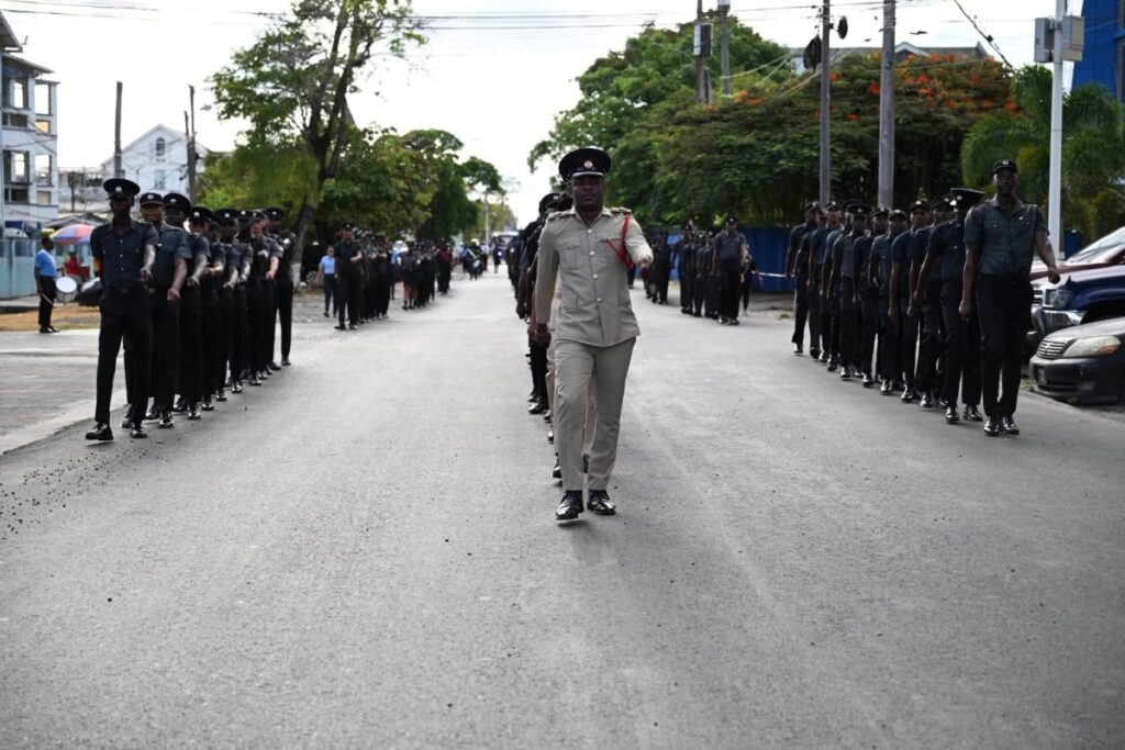 Government commends firefighters’ dedication, professionalism