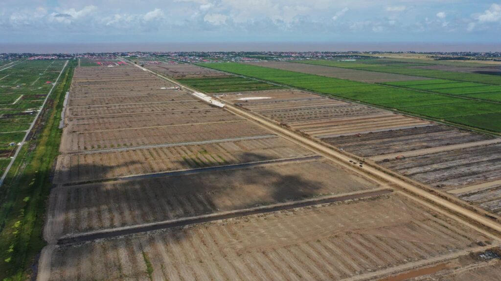 Croal inspects Leonora road, 498-acre housing development